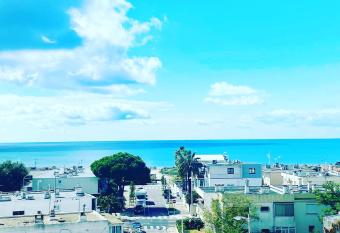 Coucher2Soleil allows 18 year olds to book a room