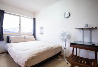 Sumiyoshi House Room B allows 18 year olds to book a room