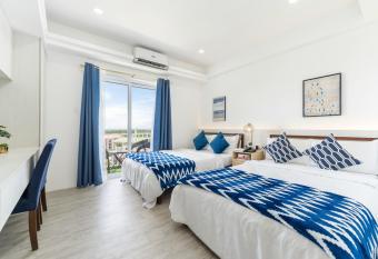 732 Express Condotel, 4 Minutes to Airport, FAST WI-FI, Free Netflix has Balcony rooms