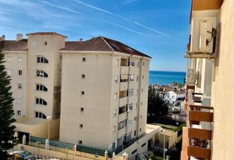 Confortable Estudio a 200 Metros de la Playa allows 18 year olds to book a room