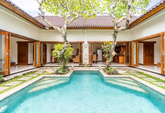 Villa Taman Rahasia allows 18 year olds to book a room