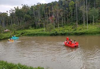 Jungle Valley Resort Puzhamoola Meppadi wayanad has rooms with a private hot tub