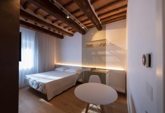 Terra d Ombra Bed&Breakfast allows 18 year olds to book a room