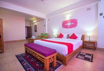 Mount Polaris Suites & Spa has Smoking/Balcony rooms