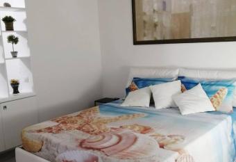 CAMERA PRIVATA LO SCOGLIO allows 18 year olds to book a room