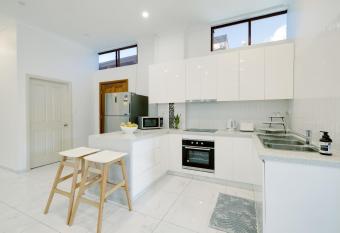 Luxe 3BR Townhouse in the heart of Little Saigon allows 18 year olds to book a room