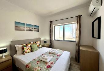 Portim  o Central by Homing allows 18 year olds to book a room