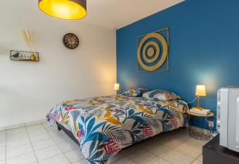 Le Nid Caston  tois Parking Priv   allows 18 year olds to book a room