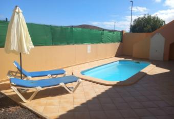 Villa Aloe Vera with pool and 3 bedrooms allows 18 year olds to book a room