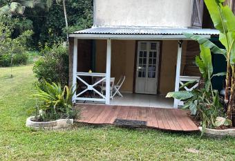 Les Oiseaux de Rachel allows 18 year olds to book a room