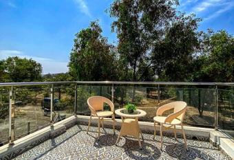 The Turf Villa has Balcony rooms