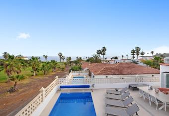 Villa Vista has Balcony rooms