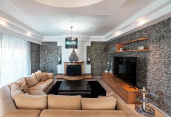 Welcome Home has Balcony rooms