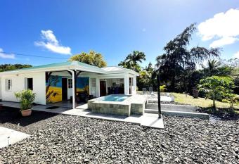 Calmfestiflor, Villa en plein calme sous le vent des Aliz  s allows 18 year olds to book a room