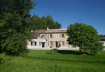 Al Reparo allows 18 year olds to book a room