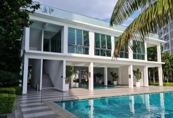 Hideaway at Cybersquare - No Deposit allows 18 year olds to book a room