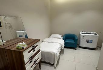 Luxury High Quality 3 Bedroom Self Check-in Apartment                 has rooms with a private hot tub