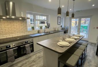 NG2 Sneinton Dale allows 18 year olds to book a room