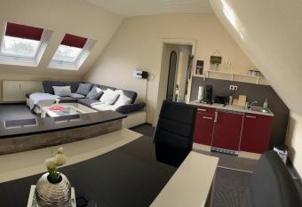 40 m2 Dachgeschosswohnung allows 18 year olds to book a room