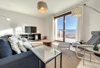 Superbe maison neuve au calme au c  ur de Font-Romeu has Balcony rooms