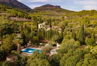 Finca Can Coll Boutique Country House allows 18 year olds to book a room