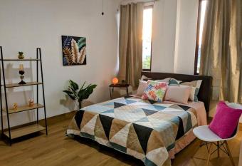 Fantastic entire apt in downtown has Balcony rooms