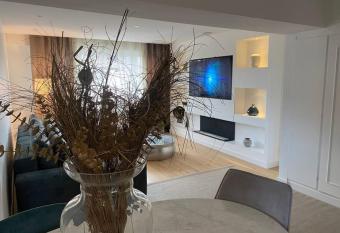 Gorgeous 1-bedroom apartment 80 sqmeters allows 18 year olds to book a room