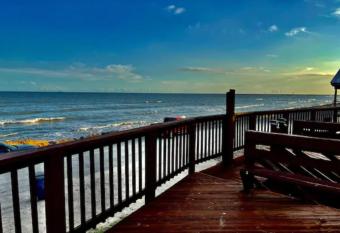 Amazing Oceanfront 2BR Home Cozy Peaceful and Kid and Pet Friendly has Balcony rooms