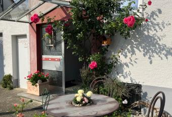 Sch  ne Wohnung, Bodenseen  he allows 18 year olds to book a room