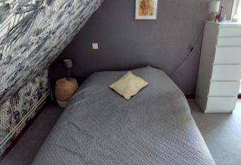 La petite mouette allows 18 year olds to book a room