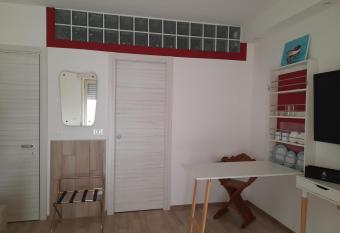 ADG Emilia 10 Appartamenti Del Garda allows 18 year olds to book a room