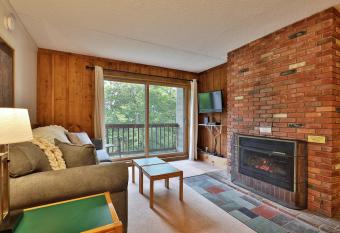 Close to Killington Resort! 3 BR 2 BA Whiffletree Condo hosted by J&M Vacation Properties condo has Balcony rooms