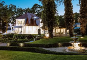 Villa Contessa - Luxury Spa Hotels allows 18 year olds to book a room