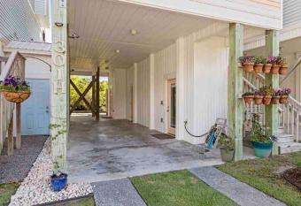 Colorful 3 Bdr Beach & Intracoastal Access Pool has Balcony rooms