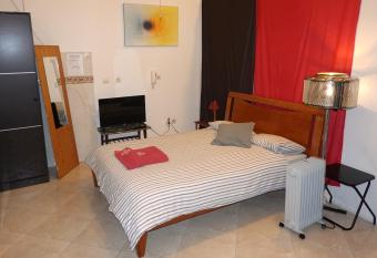 A Alegria Est  dio has Balcony rooms