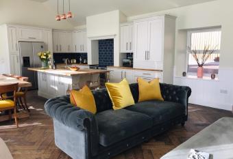 Gardeners cottage has Balcony rooms