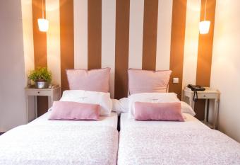 El Cocheron 1919 has Balcony rooms