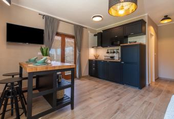 Studio Smokvica allows 18 year olds to book a room