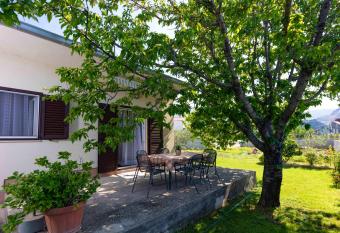 Olive tree House in Zrnovnica has Balcony rooms