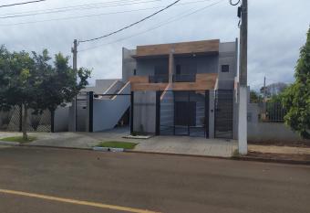 Casa pr  ximo Argentina, Aeroporto , Cataratas, Shopping Catuai allows 18 year olds to book a room