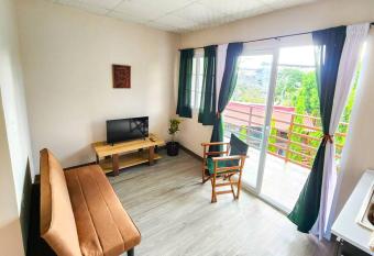 Alojamientos La Primavera - Santiago Centro has Balcony rooms