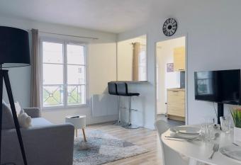 1 Bedroomed Toscane Serris allows 18 year olds to book a room