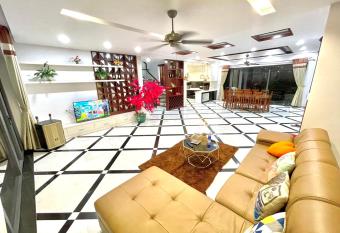 Villa Ngoc Anh 1 allows 18 year olds to book a room