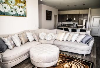 Regal Apt with King & Queen Bed for Long~Term Stay has rooms with a private hot tub