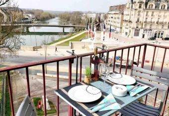 T1 cocooning    l   H  tel de Ville allows 18 year olds to book a room