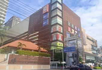 Studio apartment at View Talay 6 allows 18 year olds to book a room