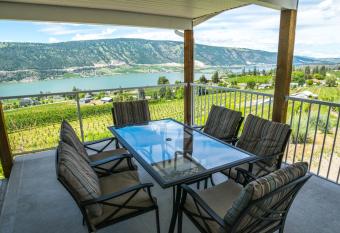 Sunblush Acres - Entire 5 Bedroom Lake View Home has Balcony rooms