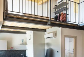 CASCINA SANT ANTONIO allows 18 year olds to book a room