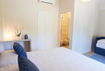 BLUE BOUTIQUE has rooms with a private hot tub