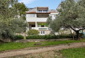 Apartment Marica has Balcony rooms